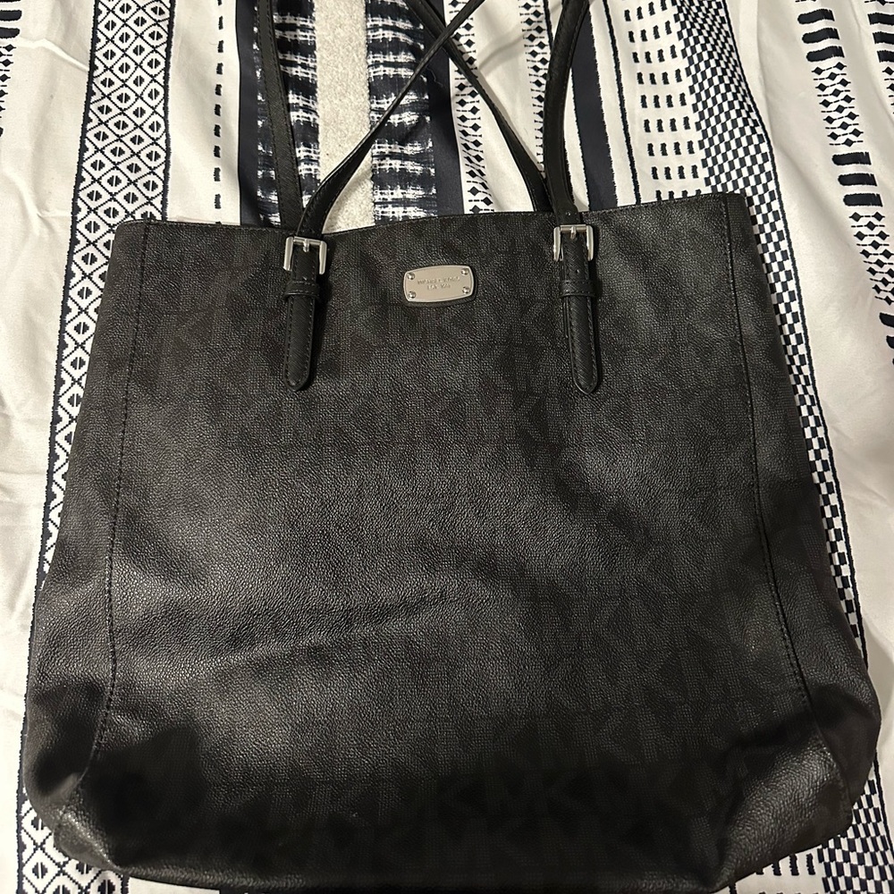 Black tote bag